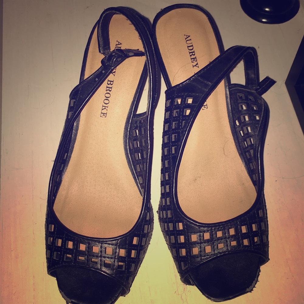 Black wedges